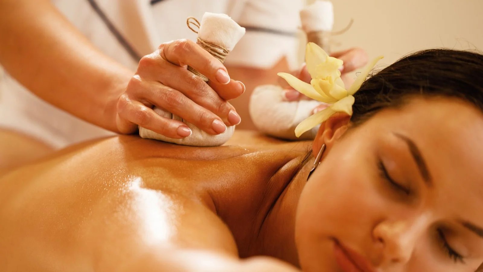 1 Month Ayurvedic Massage and Panchakarma Training with Yoga Retreat Experience in Kathmandu, Nepal
